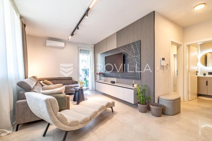 Zagreb, Fijanova, ekskluzivan trosoban stan s terasom i garažnim parkirnim mjestom, 91 m²