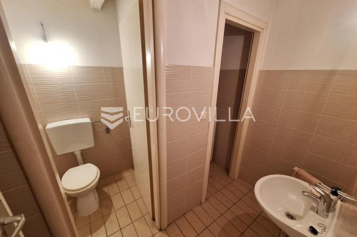 Barilovići, Perjasica, 2 drvene kuće 350 m² s pomćnom zgradom na mirnoj lokaciji