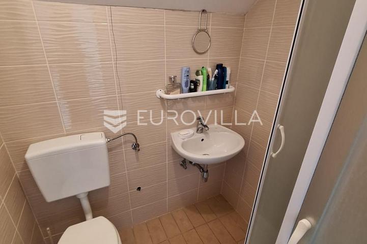 Barilovići, Perjasica, 2 drvene kuće 350 m² s pomćnom zgradom na mirnoj lokaciji