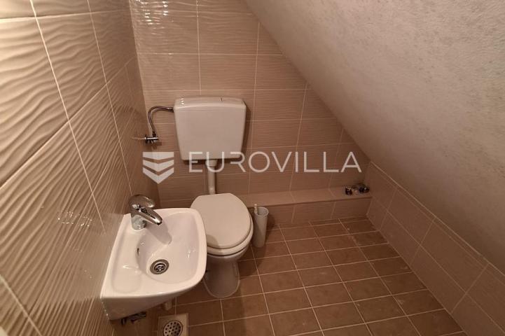 Barilovići, Perjasica, 2 drvene kuće 350 m² s pomćnom zgradom na mirnoj lokaciji