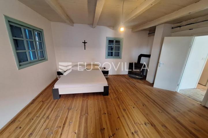Barilovići, Perjasica, 2 drvene kuće 350 m² s pomćnom zgradom na mirnoj lokaciji