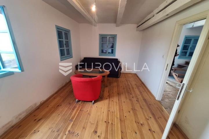 Barilovići, Perjasica, 2 drvene kuće 350 m² s pomćnom zgradom na mirnoj lokaciji