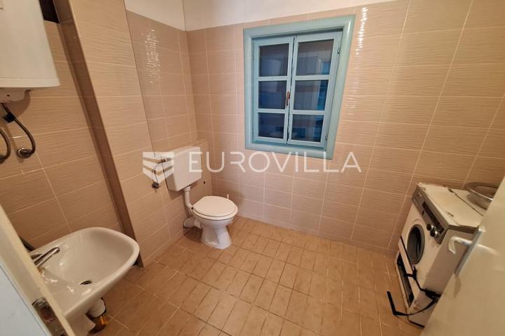 Barilovići, Perjasica, 2 drvene kuće 350 m² s pomćnom zgradom na mirnoj lokaciji
