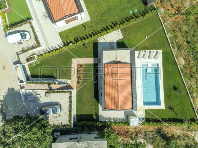 ISTRA, SVETI lOVREČ - Potpuno opremljena nova prizemnica s bazenom

ISTRIA, SVET
