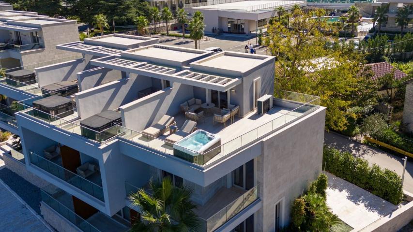 Ekskluzivna vila 164 m² na prvoj liniji do mora – Stoliv, Kotor