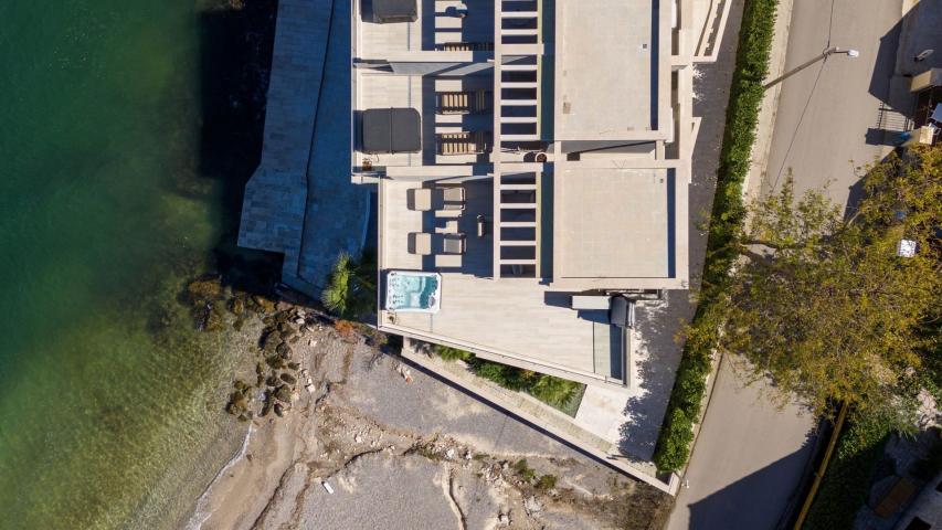 Ekskluzivna vila 164 m² na prvoj liniji do mora – Stoliv, Kotor