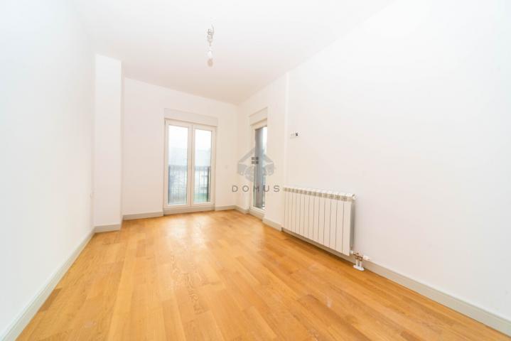 Dvosoban stan 60m2 + garaža, Centar - Kolašin