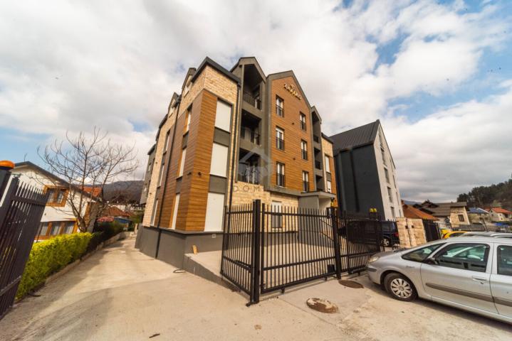Dvosoban stan 60m2 + garaža, Centar - Kolašin