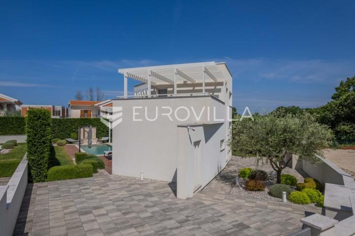Istra, Funtana, moderna vila 179 m² s bazenom i privatnim parkingom