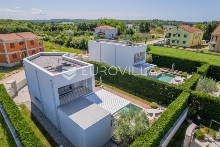 Istra, Funtana, moderna vila 179 m² s bazenom i privatnim parkingom