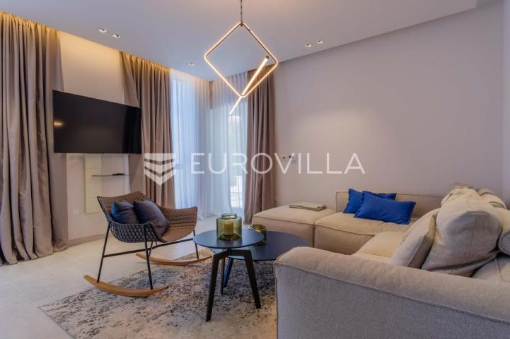 Istra, Funtana, moderna vila 179 m² s bazenom i privatnim parkingom