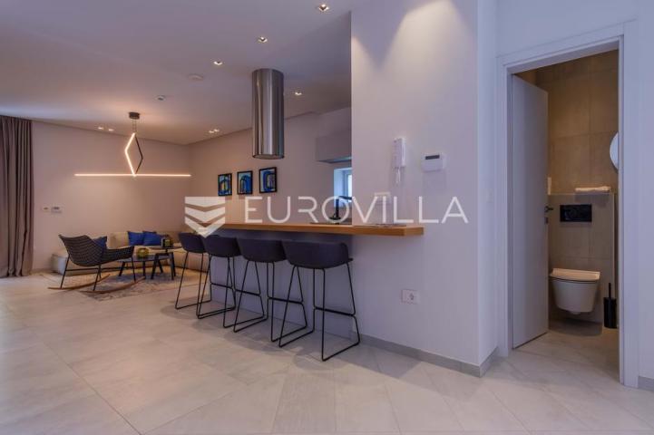 Istra, Funtana, moderna vila 179 m² s bazenom i privatnim parkingom