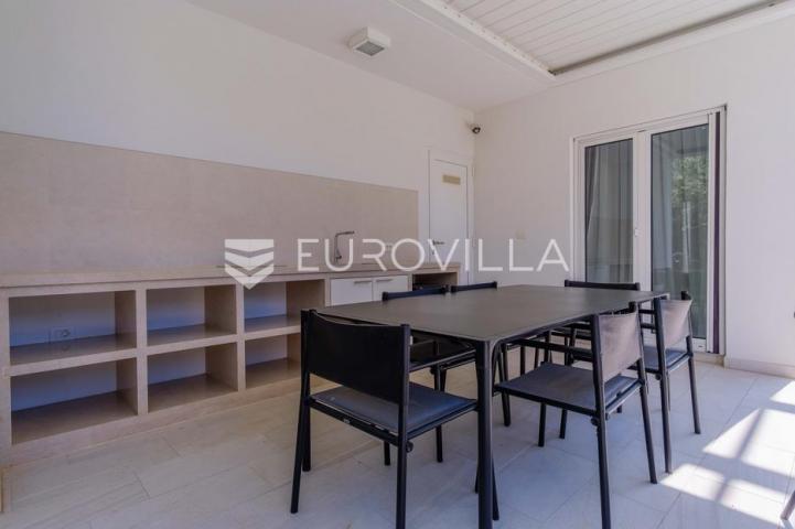Istra, Funtana, moderna vila 179 m² s bazenom i privatnim parkingom