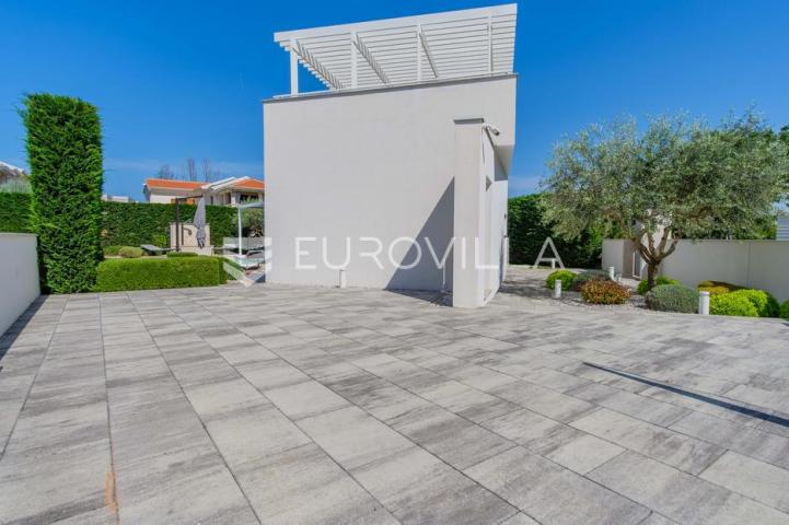 Istra, Funtana, moderna vila 179 m² s bazenom i privatnim parkingom