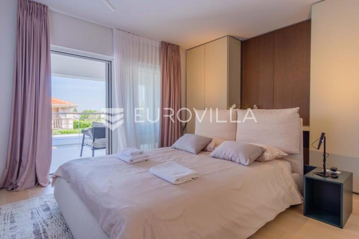 Istra, Funtana, moderna vila 179 m² s bazenom i privatnim parkingom