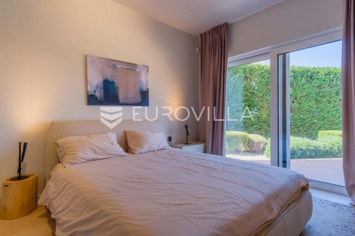 Istra, Funtana, moderna vila 179 m² s bazenom i privatnim parkingom