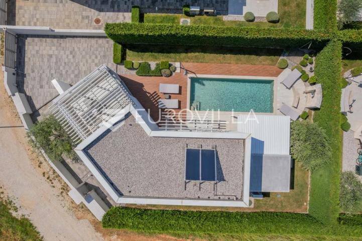 Istra, Funtana, moderna vila 179 m² s bazenom i privatnim parkingom