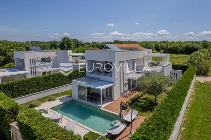 Istra, Funtana, moderna vila 180 m² s bazenom i privatnim parkingom