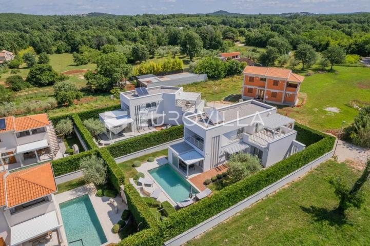 Istra, Funtana, moderna vila 180 m² s bazenom i privatnim parkingom