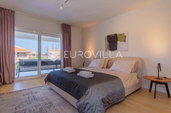 Istra, Funtana, moderna vila 180 m² s bazenom i privatnim parkingom