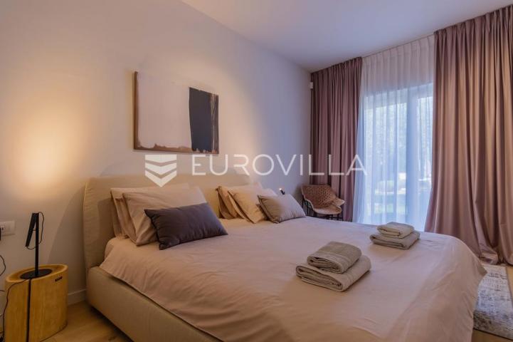 Istra, Funtana, moderna vila 180 m² s bazenom i privatnim parkingom