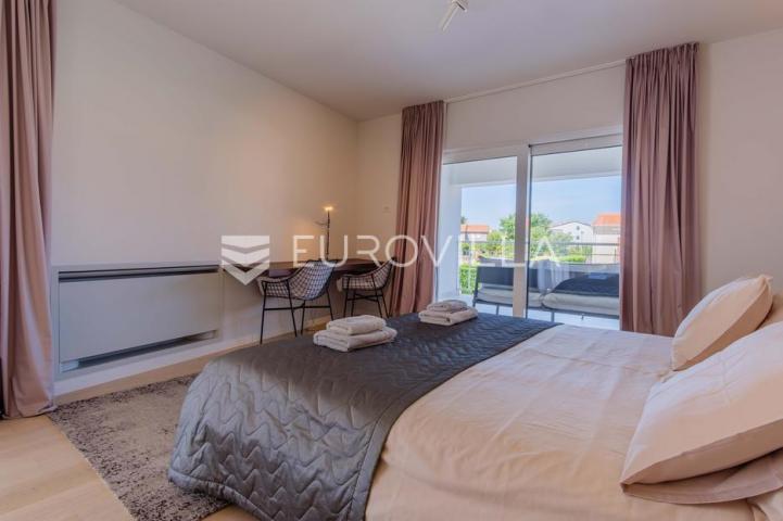 Istra, Funtana, moderna vila 180 m² s bazenom i privatnim parkingom