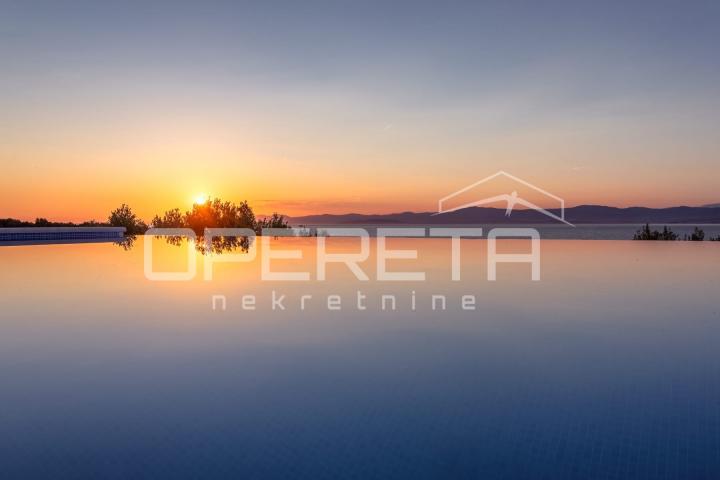 Brač ekskluzivno imanje s vilom, panoramskim pogledom i 8000 m² zemljišta, blizi