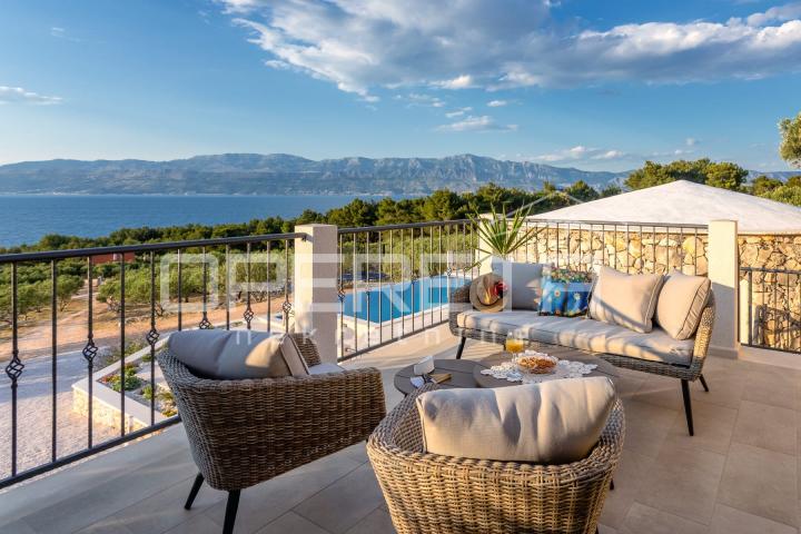 Brač ekskluzivno imanje s vilom, panoramskim pogledom i 8000 m² zemljišta, blizi