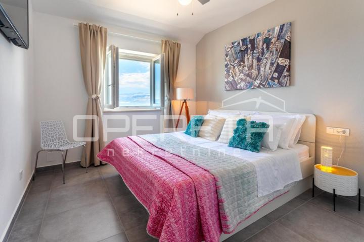 Brač ekskluzivno imanje s vilom, panoramskim pogledom i 8000 m² zemljišta, blizi