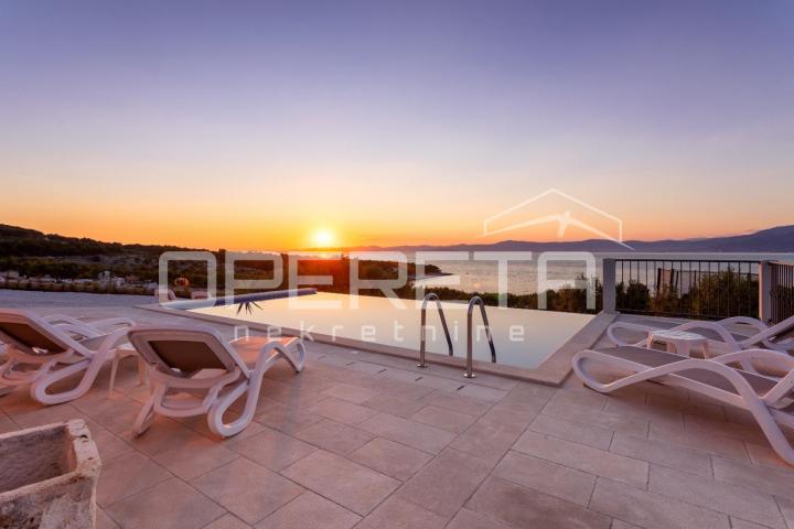 Brač ekskluzivno imanje s vilom, panoramskim pogledom i 8000 m² zemljišta, blizi