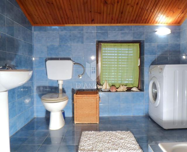 Kuća s bazenom i apartmanom - 5 km od mora i centra Poreča!