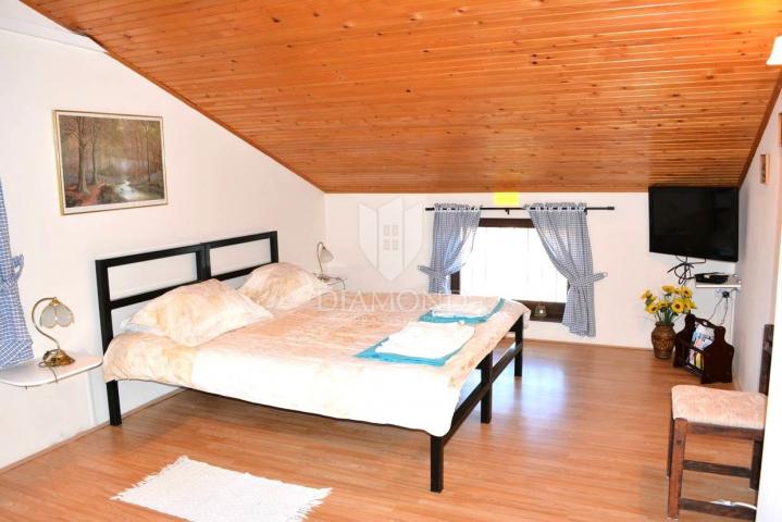 Kuća s bazenom i apartmanom - 5 km od mora i centra Poreča!
