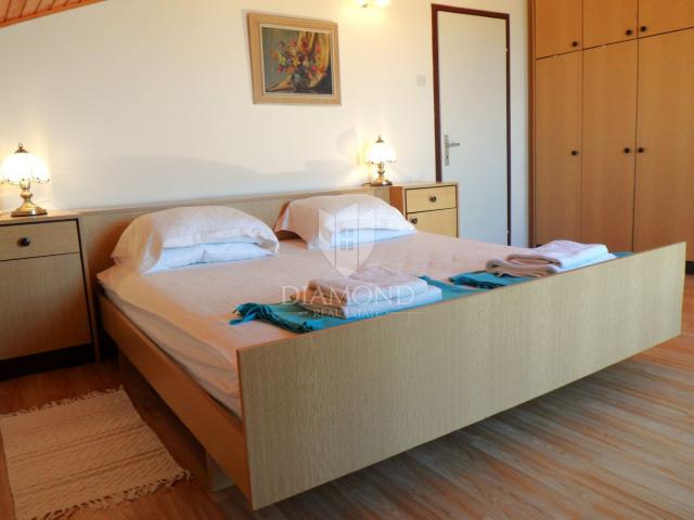 Kuća s bazenom i apartmanom - 5 km od mora i centra Poreča!