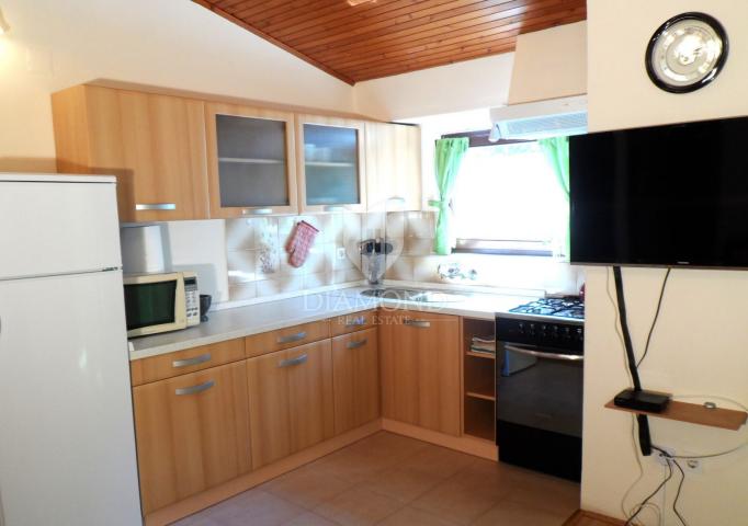 Kuća s bazenom i apartmanom - 5 km od mora i centra Poreča!