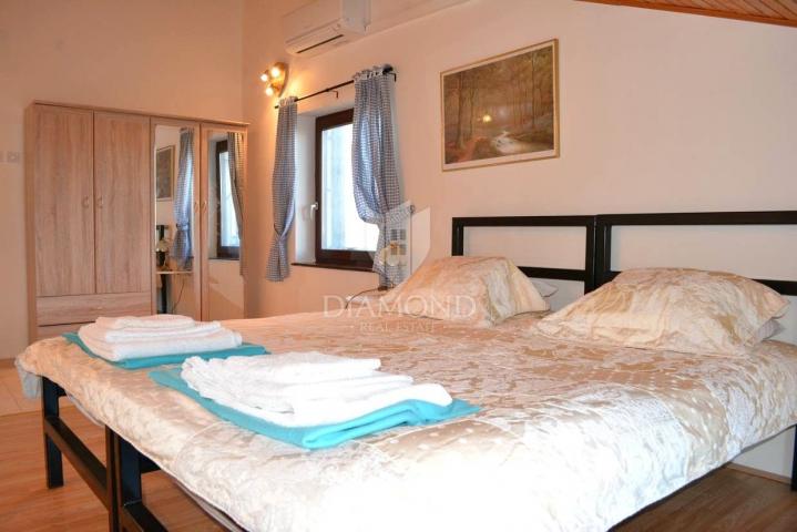 Kuća s bazenom i apartmanom - 5 km od mora i centra Poreča!