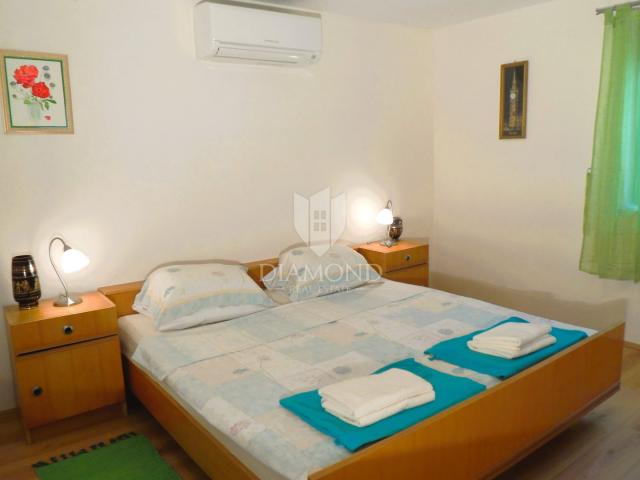 Kuća s bazenom i apartmanom - 5 km od mora i centra Poreča!