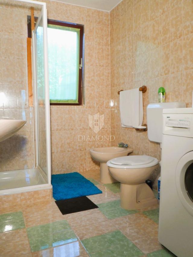 Kuća s bazenom i apartmanom - 5 km od mora i centra Poreča!