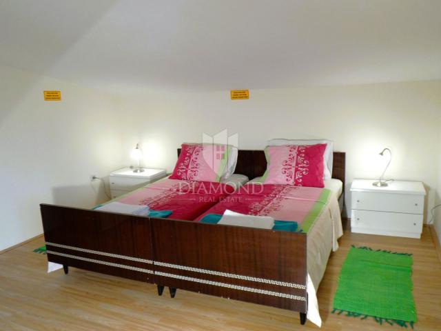 Kuća s bazenom i apartmanom - 5 km od mora i centra Poreča!