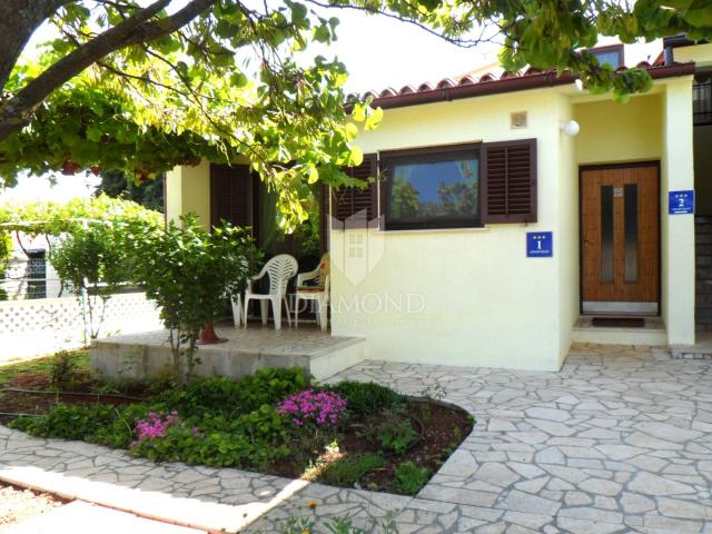 Kuća s bazenom i apartmanom - 5 km od mora i centra Poreča!