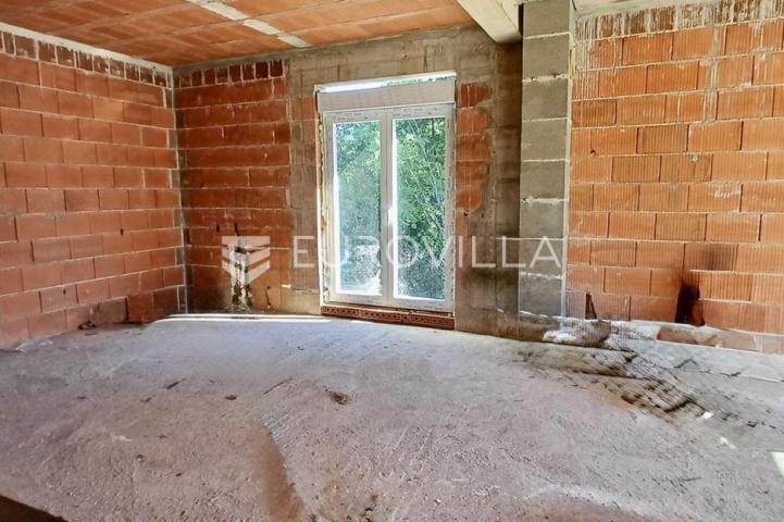 Matulji, Mučići, moderna dvojna kuća s bazenom i velikom okućnicom 711 m², četverosoban stan 212 m²