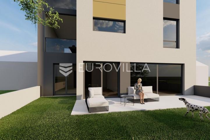 Osijek, Petefijeva, luksuzan četverosoban stan površine 149,72 m² s parkingom NOVOGRADNJA
