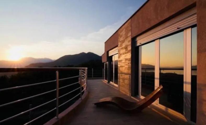 Izdavanje, Stan, 130m2 , KAVAC