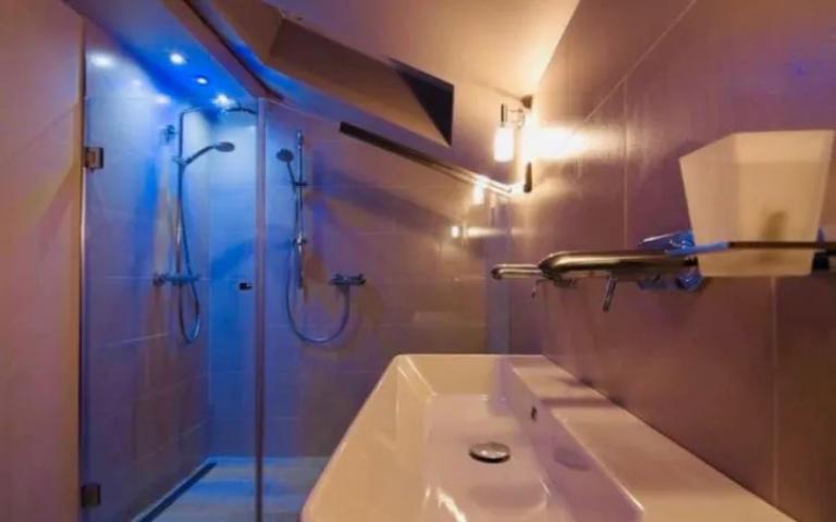 Izdavanje, Stan, 130m2 , KAVAC