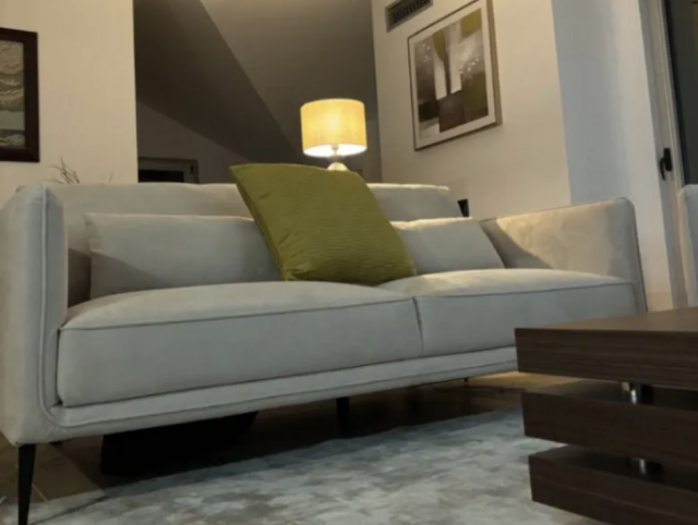 Izdavanje, Stan, 130m2 , KAVAC