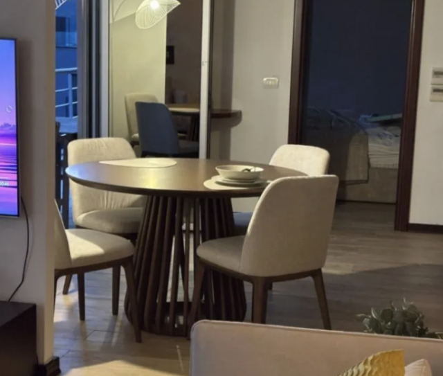 Izdavanje, Stan, 130m2 , KAVAC