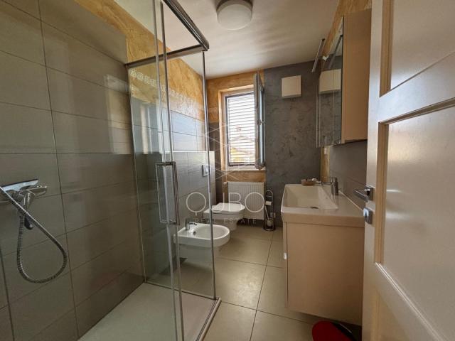 Istra, Poreč - Vila s pogledom na more i investicijskim potencijalom