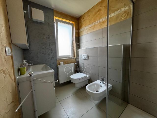 Istra, Poreč - Vila s pogledom na more i investicijskim potencijalom