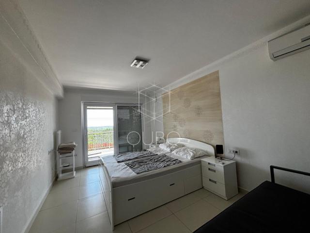 Istra, Poreč - Vila s pogledom na more i investicijskim potencijalom