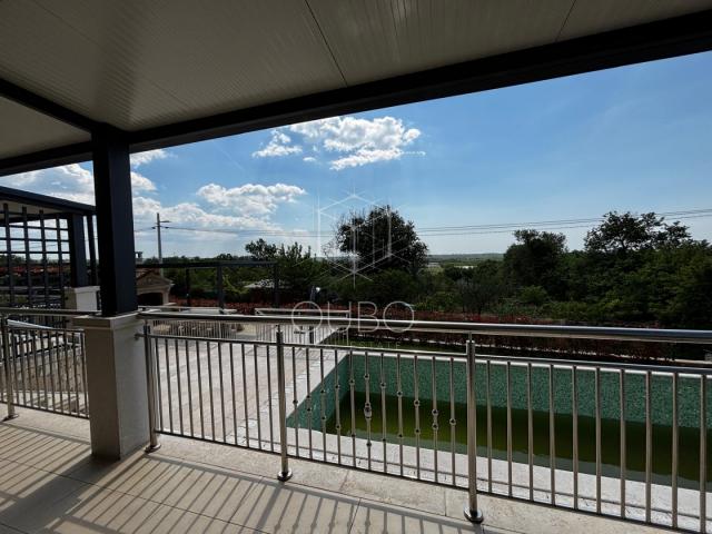 Istra, Poreč - Vila s pogledom na more i investicijskim potencijalom