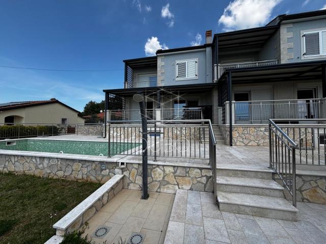 Istra, Poreč - Vila s pogledom na more i investicijskim potencijalom